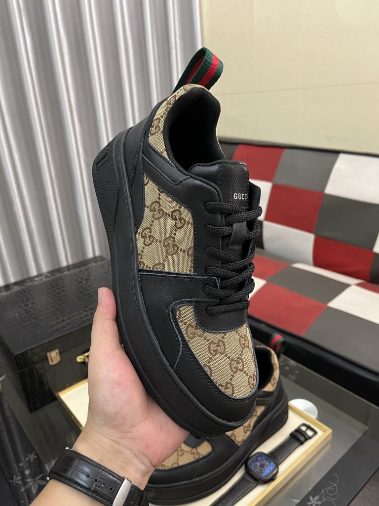 高級感のある GUCCI メンズ スニーカー ブラック ベージュ プレーンレースアップ 4色入 🍀 - 画像 4