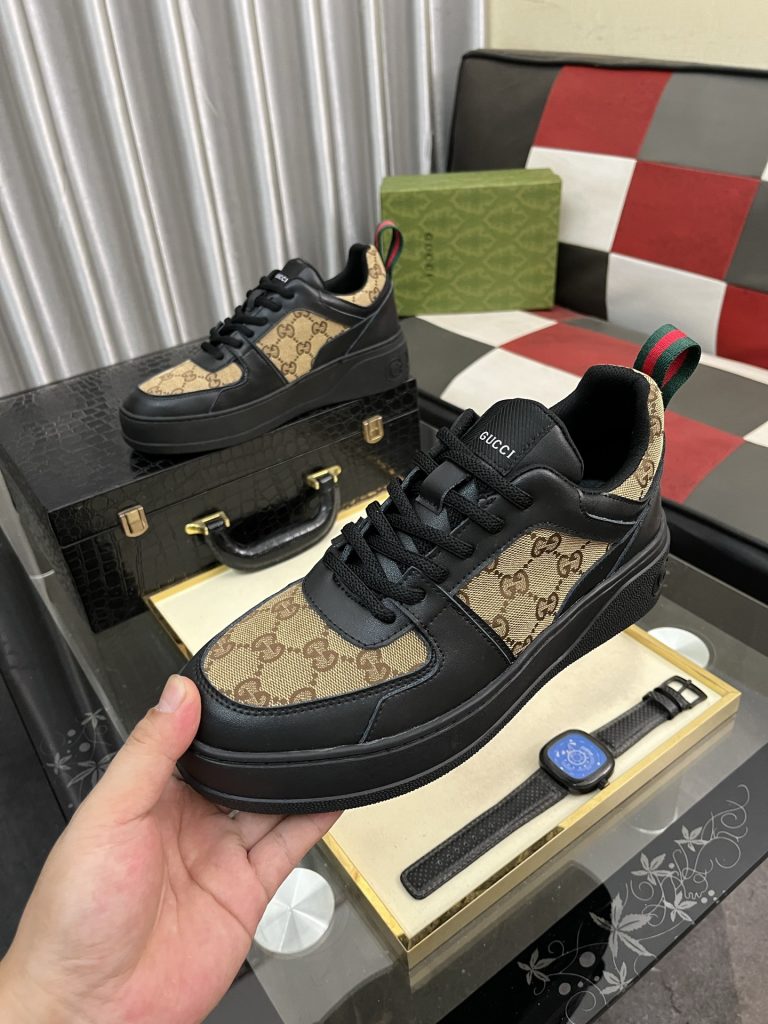 高級感のある GUCCI メンズ スニーカー ブラック ベージュ プレーンレースアップ 4色入 🍀 - 画像 5