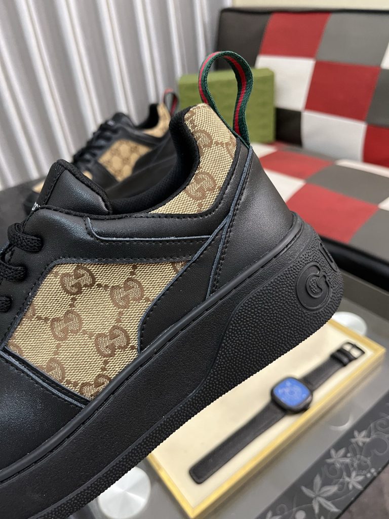 高級感のある GUCCI メンズ スニーカー ブラック ベージュ プレーンレースアップ 4色入 🍀 - 画像 7