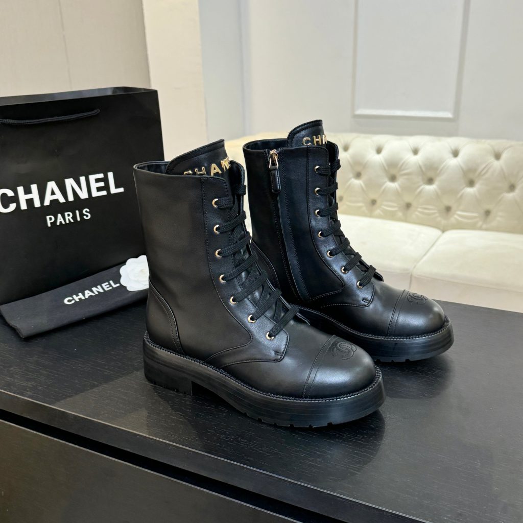 CHANEL ブーツ レディース ブラック 本革 ファッション リボン ミディアムブーツ 1色 - 画像 2