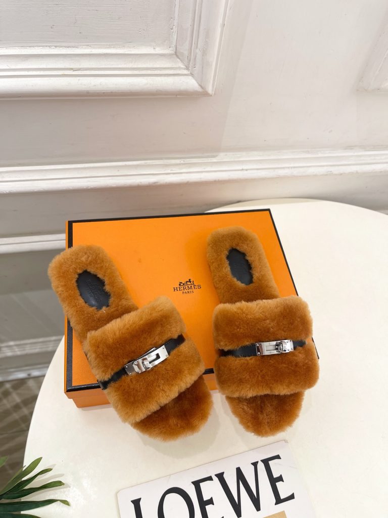 HERMÈS ファー フラットシューズ レディース ブラウン 37 オリーブ色 ファー ミュール 1枚 ✨ - 画像 2