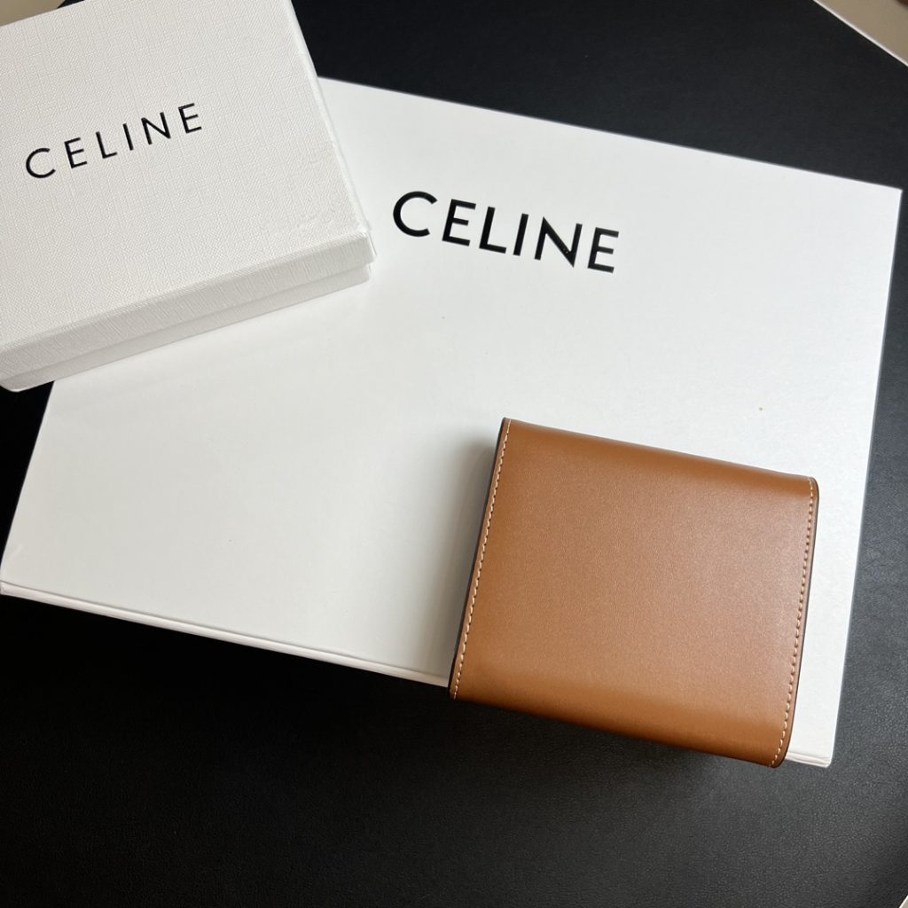 CELINE セリーヌ レザーワallet ブラウン 二つ折り 小銭入れ付き 1色入 - 画像 2
