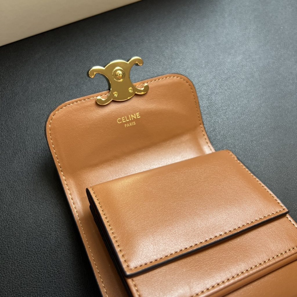 CELINE セリーヌ レザーワallet ブラウン 二つ折り 小銭入れ付き 1色入 - 画像 5