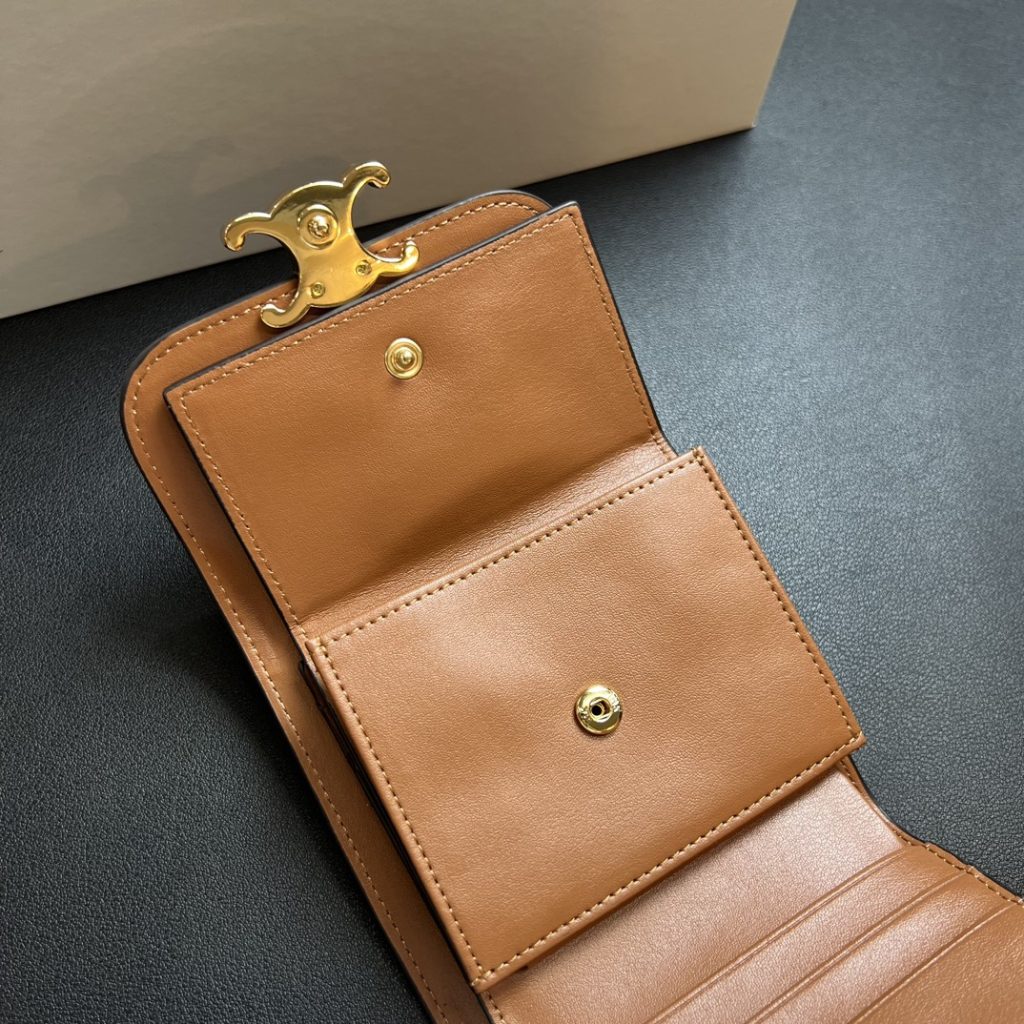 CELINE セリーヌ レザーワallet ブラウン 二つ折り 小銭入れ付き 1色入 - 画像 7