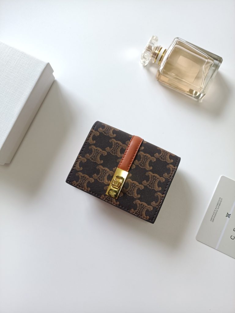 CELINE ファイン ウォレット ブラウン シグネチャー柄 二つ折り財布 - 画像 2