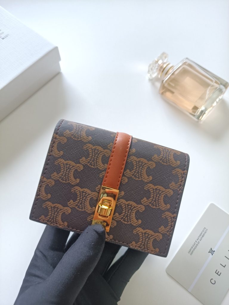 CELINE ファイン ウォレット ブラウン シグネチャー柄 二つ折り財布 - 画像 4