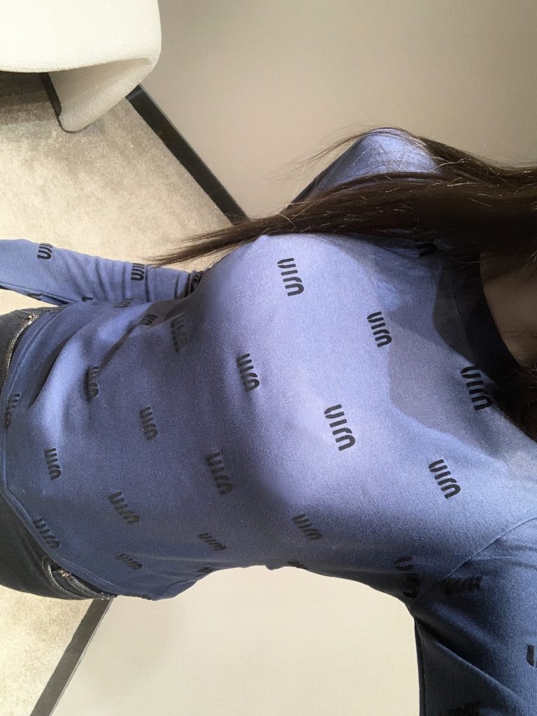 Miumi 210 25FW秋冬 新作 字母植 印花 長袖Tシャツ ブルー 伸縮性ニット素材 - 画像 5