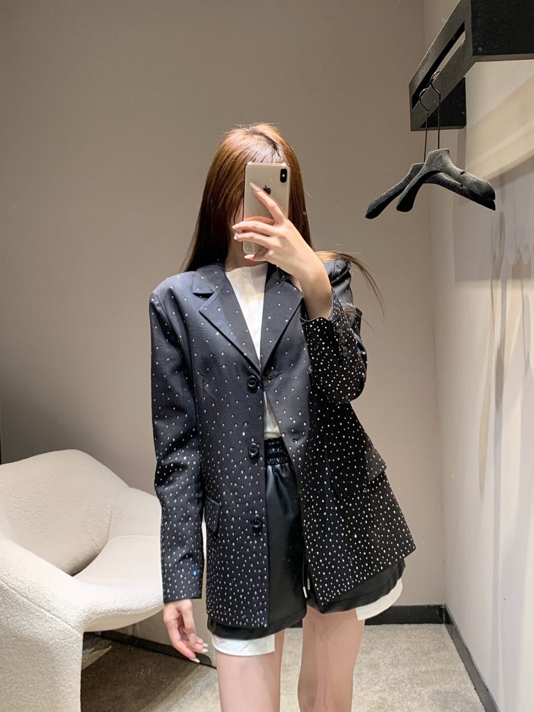 MIUMI FW 430 25Fw フルスパンスパンコート 黒 ファッション｜カフェに行く日に選ぶ前の確認ポイント