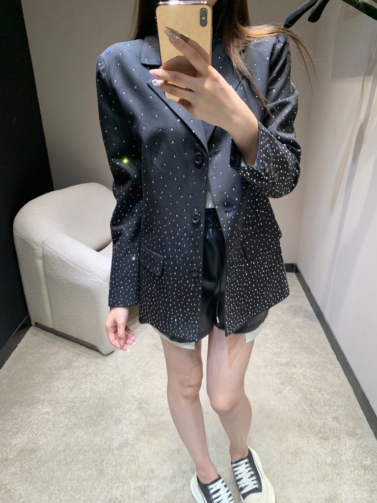 430 Miumi 25Fw フルスパンスパンコート 黒 天星 ポイント刺繍 フルオーバー ファッション ショートスリーブ ストレッチ素材 3サイズ展開 - 画像 2