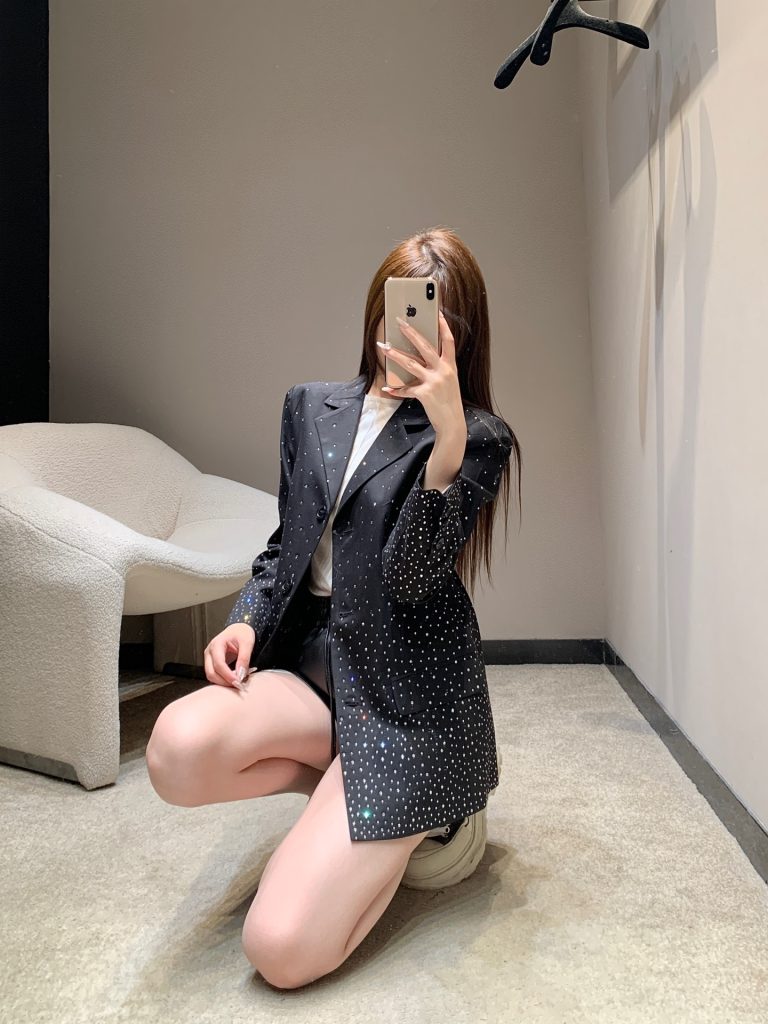 430 Miumi 25Fw フルスパンスパンコート 黒 天星 ポイント刺繍 フルオーバー ファッション ショートスリーブ ストレッチ素材 3サイズ展開 - 画像 3