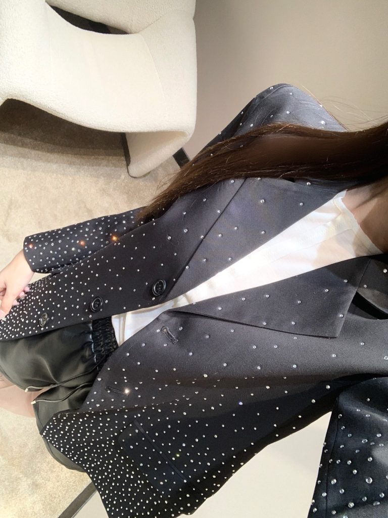 430 Miumi 25Fw フルスパンスパンコート 黒 天星 ポイント刺繍 フルオーバー ファッション ショートスリーブ ストレッチ素材 3サイズ展開 - 画像 5