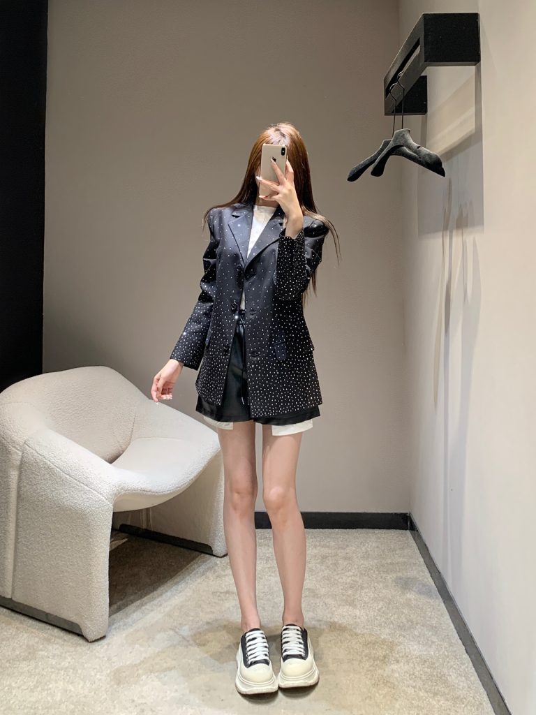 430 Miumi 25Fw フルスパンスパンコート 黒 天星 ポイント刺繍 フルオーバー ファッション ショートスリーブ ストレッチ素材 3サイズ展開 - 画像 6