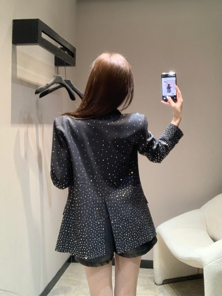 430 Miumi 25Fw フルスパンスパンコート 黒 天星 ポイント刺繍 フルオーバー ファッション ショートスリーブ ストレッチ素材 3サイズ展開 - 画像 7