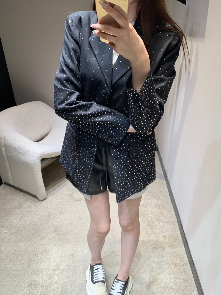 430 Miumi 25Fw フルスパンスパンコート 黒 天星 ポイント刺繍 フルオーバー ファッション ショートスリーブ ストレッチ素材 3サイズ展開 - 画像 8