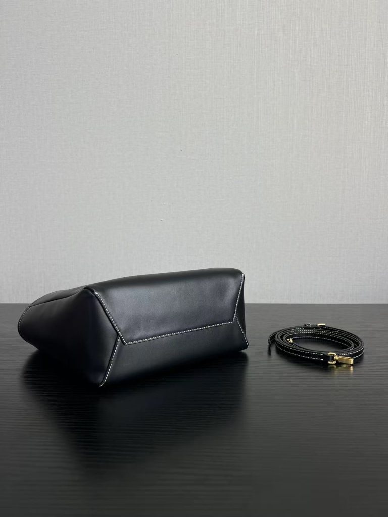 MIU MIU バッグ|コンパクト|黒|レザー - 画像 5