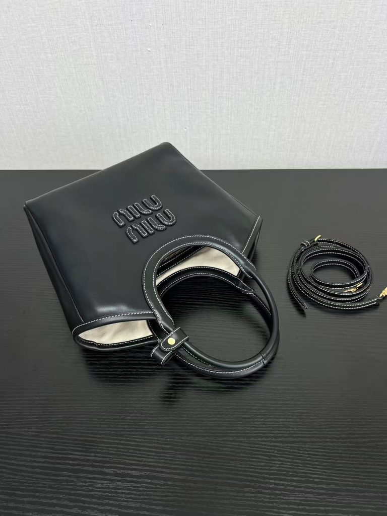 MIU MIU バッグ|コンパクト|黒|レザー - 画像 6