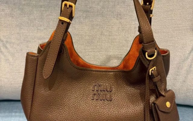 ブランドアイテムのハンドバッグは価格・収納・合わせ方でどう見るか