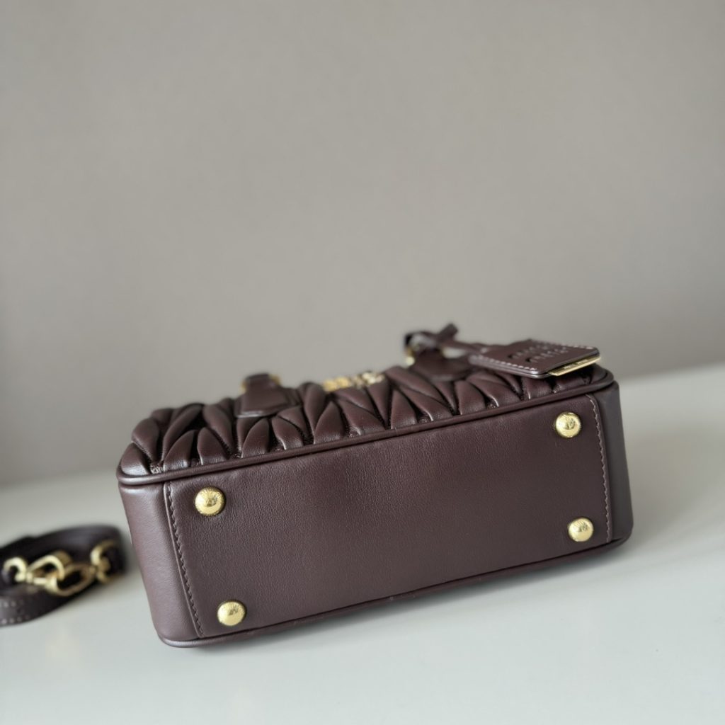 Miu Miu ミュウミュウ ショルダーバッグ プルアップ加工 ブラウン - 画像 5