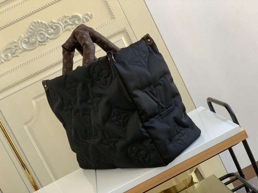 冬限定 LOUIS VUITTON　ルイヴィトン オンザゴー GM　ONTHEGO　ハンドバッグ2種　モノグラム　レディース　LVトートバッグ　プレゼント - 画像 4
