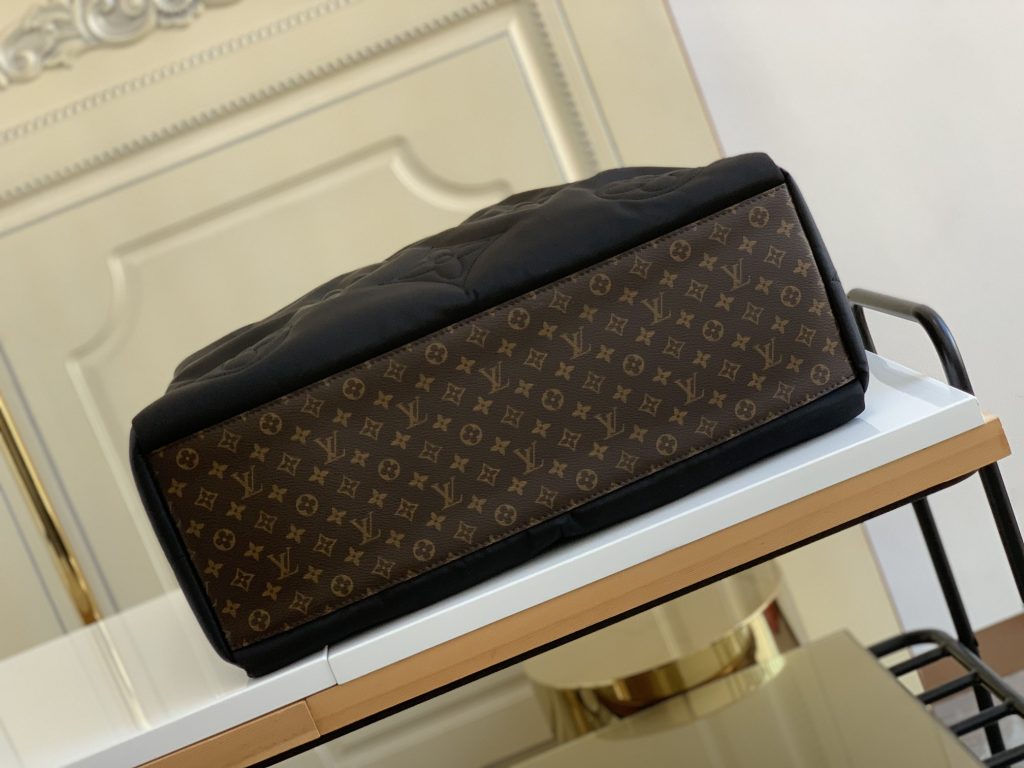 冬限定 LOUIS VUITTON　ルイヴィトン オンザゴー GM　ONTHEGO　ハンドバッグ2種　モノグラム　レディース　LVトートバッグ　プレゼント - 画像 5