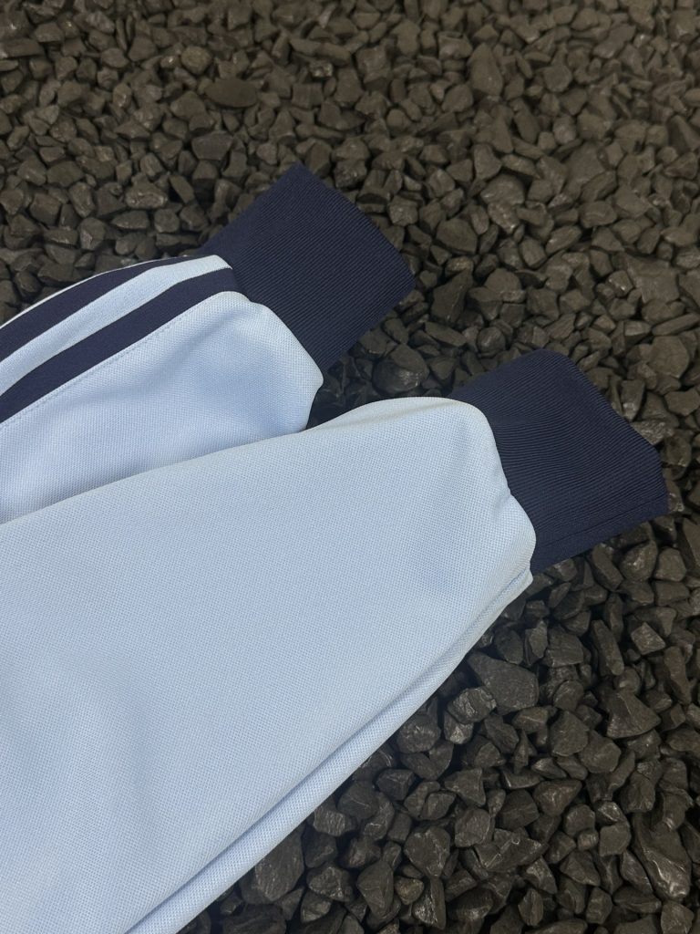 adidas トラックジャケット オリジナルス ミニロゴ チェーン付き ライトブルー/ネイビー ナイロン - 画像 8
