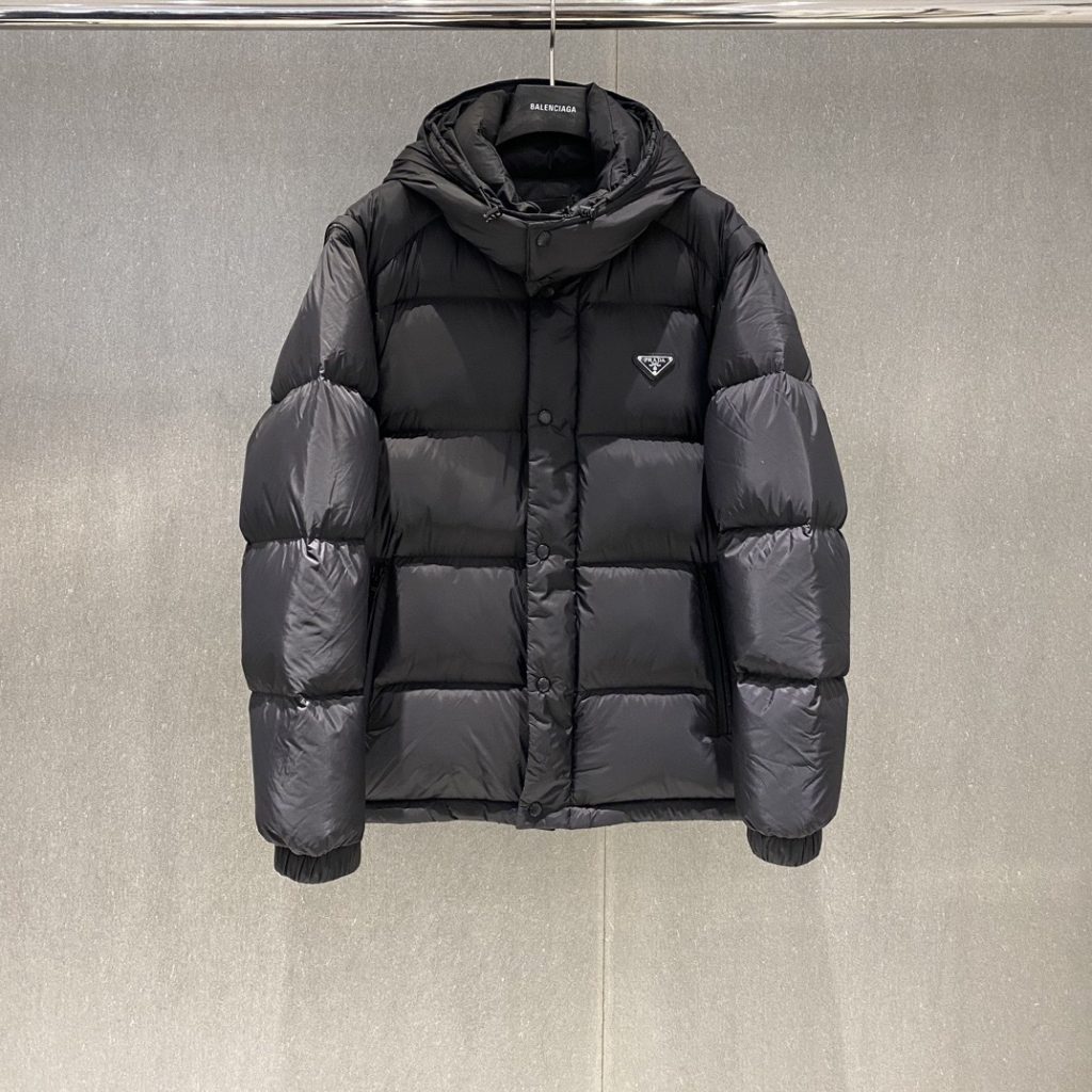 BALENCIAGA ダウンベスト フード付き プリントロゴ ミニサイズ ブラック レザー調 - 画像 4