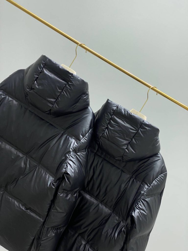 PRADA ダウンジャケット レッドロゴ 2WAY マイナス20度対応 グラフェンパッディング ブラック ポリエステル - 画像 7