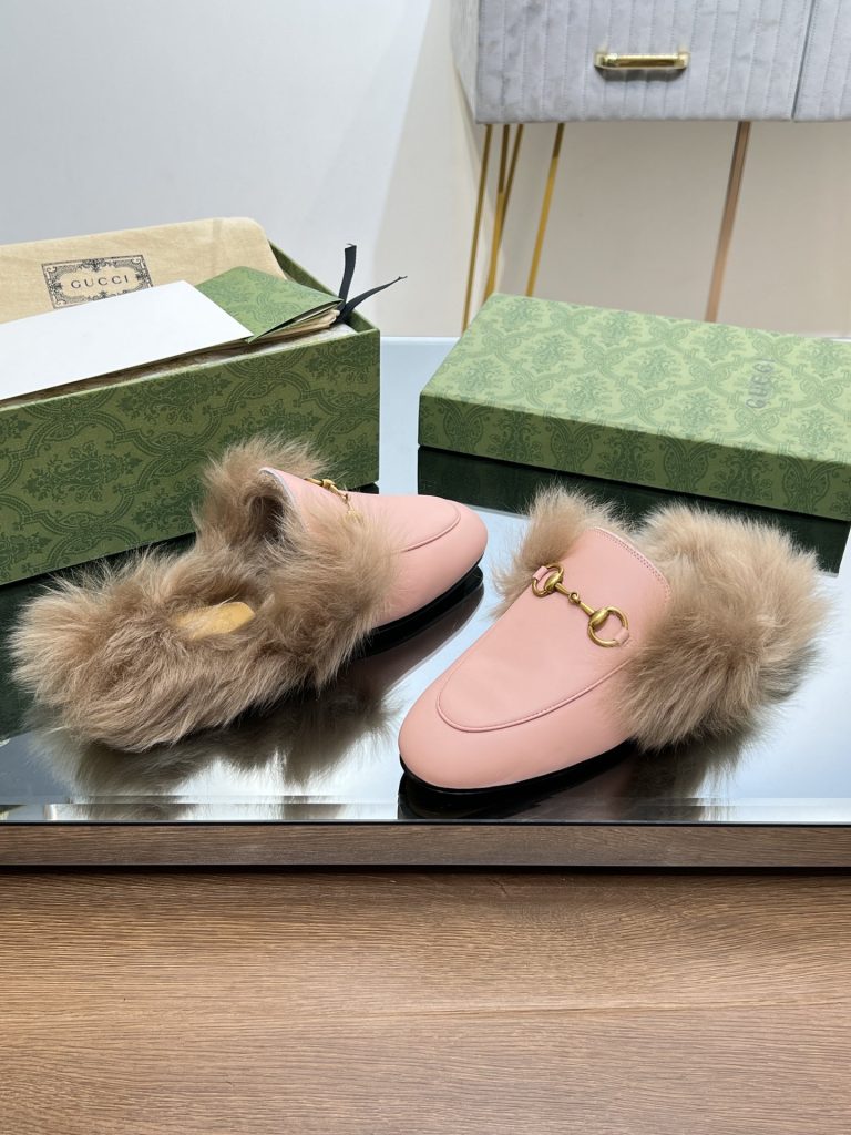 GUCCI グッチ フラットシューズ 本革 通勤 ファー付き ピンク - 画像 3