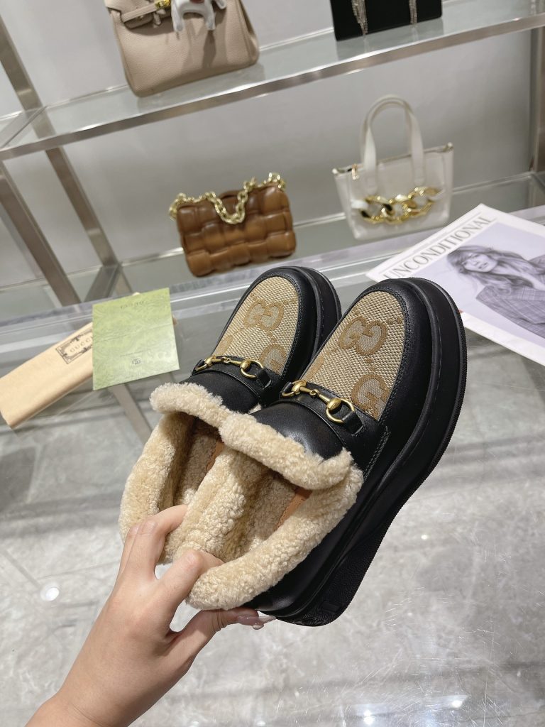 GUCCI グッチ フラットシューズ 本革 軽量 ファー付き ブラック - 画像 5