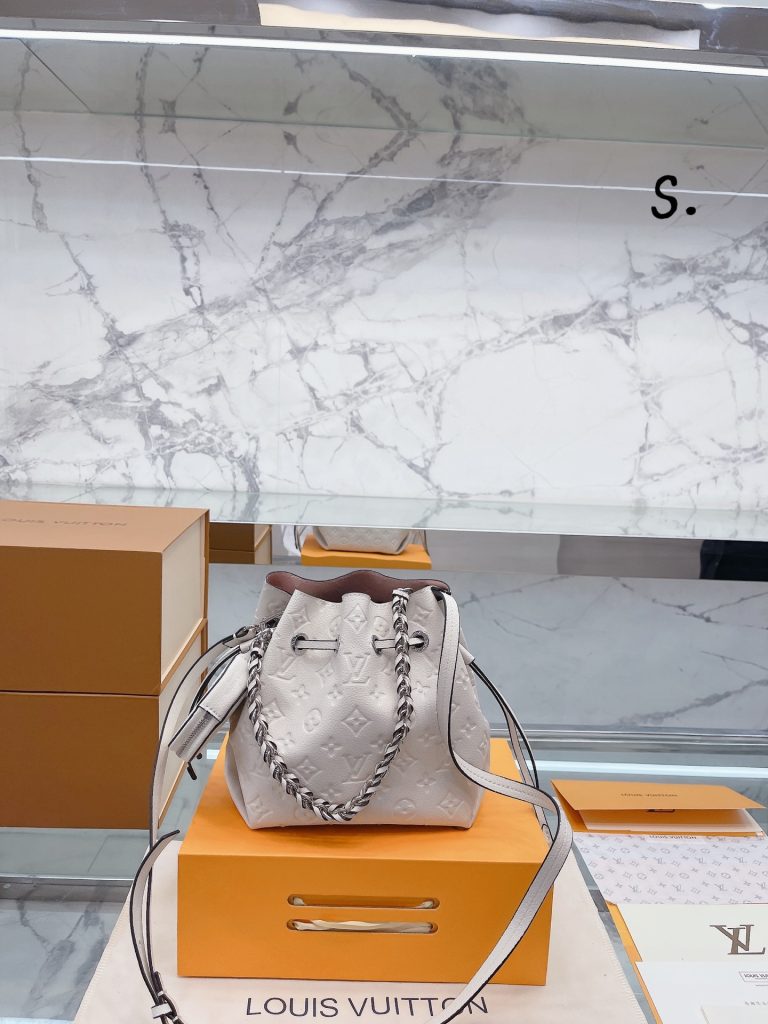 ルイヴィトン Louis Vuitton BELLA レディースバッグ ベラ 巾着バッグ 斜めがけ ショルダーバッグ ハンドバッグ 収納抜群 送料込 2色在庫 モノグラム - 画像 5