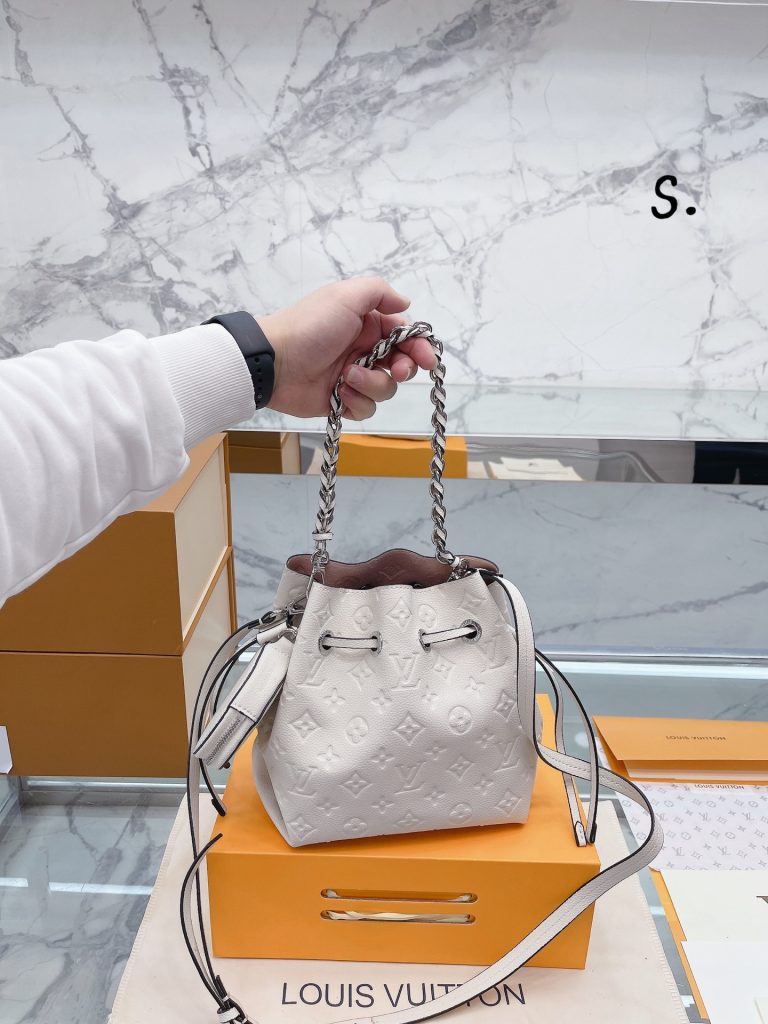 ルイヴィトン Louis Vuitton BELLA レディースバッグ ベラ 巾着バッグ 斜めがけ ショルダーバッグ ハンドバッグ 収納抜群 送料込 2色在庫 モノグラム - 画像 6