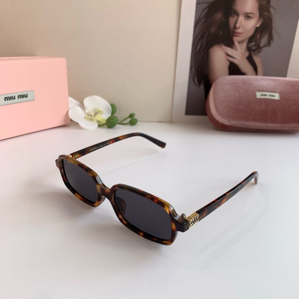 MIU MIU ミウミウ サングラス レディース 小顔効果 フラットシェイプ ブラウン ブラック 2色展開 - 画像 3
