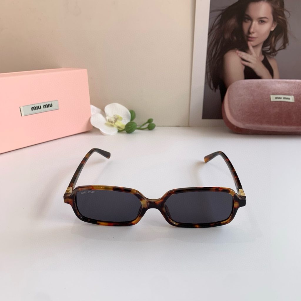 MIU MIU ミウミウ サングラス レディース 小顔効果 フラットシェイプ ブラウン ブラック 2色展開 - 画像 6