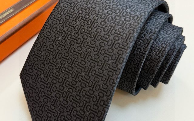 ブランドアイテムのその他を予算内で探す前に見るシルクのポイント
