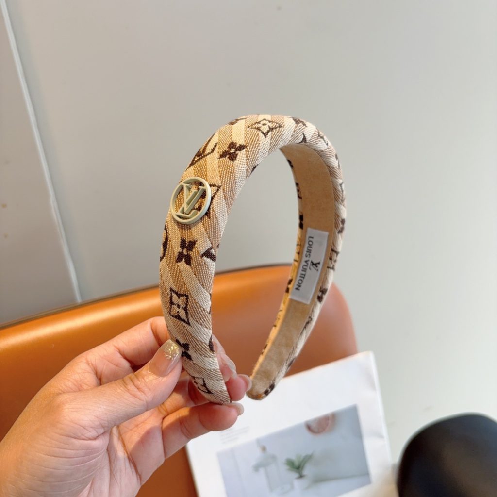 LOUIS VUITTON ルイヴィトン ヘアバンド レディース ファッション ブランド ブ…|ギフトに使いやすいバッグを写真で確認