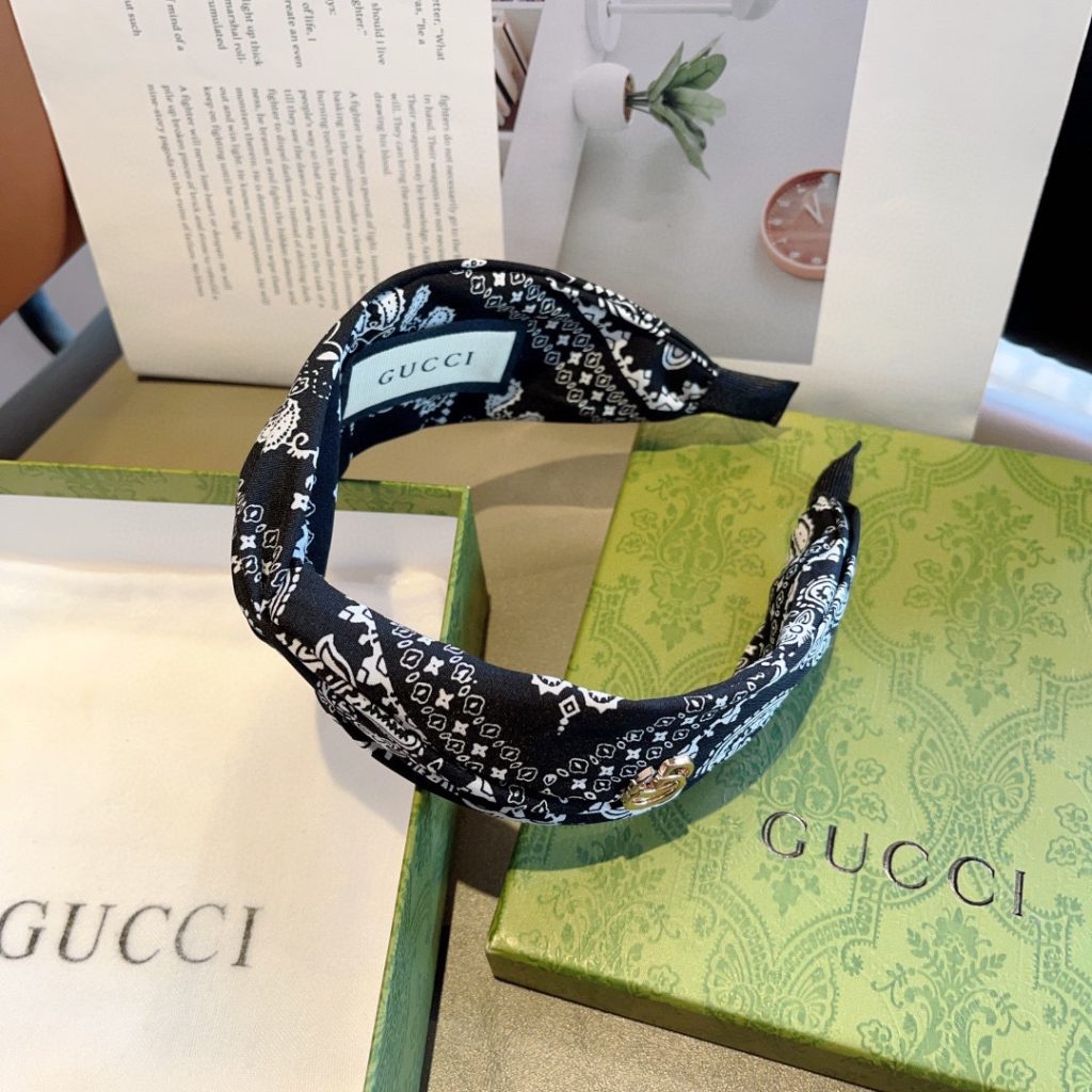 GUCCI グッチ ヘアバンド バンダナ柄 本革 ブラック・ホワイト - 画像 7