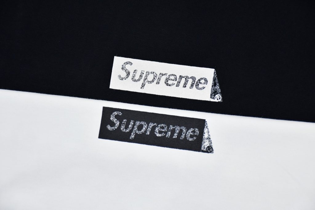 SUPREME スーパー ボディ スナッチャーズ 背面 骨骼 ロゴ Tシャツ 全2色 - 画像 6