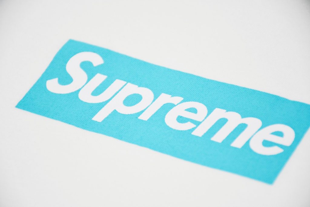 Supreme スュプリーム ロゴTシャツ バンダナ スーパー コラボ Tシャツ フロントロゴ 1枚 1色展開 - 画像 6