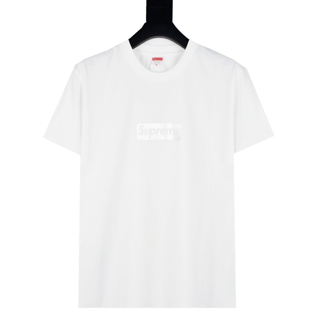 メンズ向けTシャツの選び方:ホワイトとサイズ感