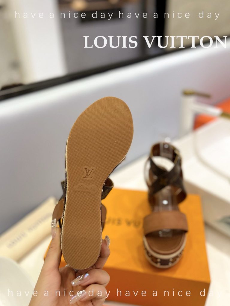 LouisVuitton　ルイヴィトン　ウェッジソール　サンダル　　厚底スリッパ　モノグラム　レディース　2色 - 画像 8