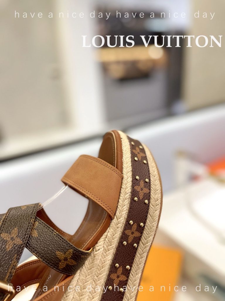 LouisVuitton　ルイヴィトン　ウェッジソール　サンダル　　厚底スリッパ　モノグラム　レディース　2色 - 画像 6