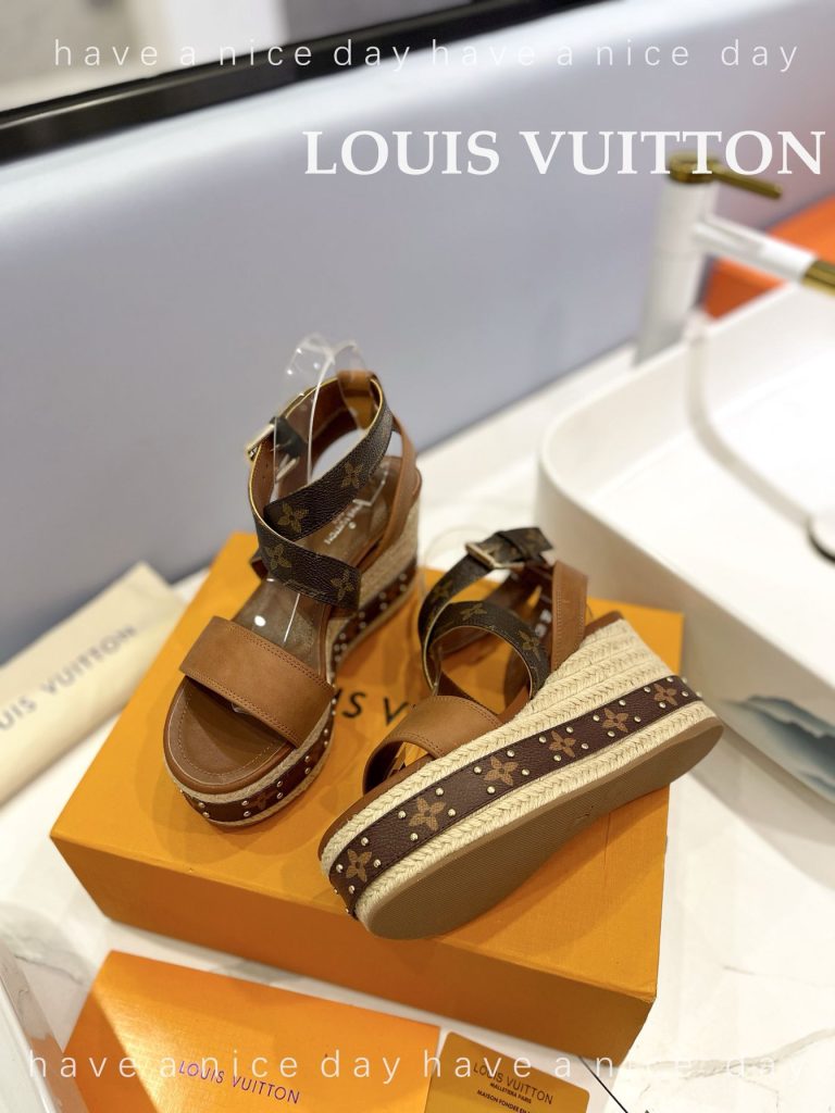 LouisVuitton　ルイヴィトン　ウェッジソール　サンダル　　厚底スリッパ　モノグラム　レディース　2色 - 画像 5
