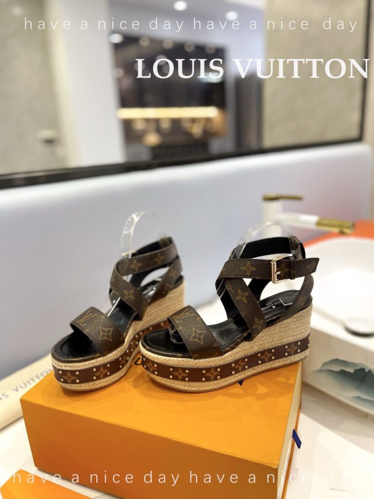 LouisVuitton　ルイヴィトン　ウェッジソール　サンダル　　厚底スリッパ　モノグラム　レディース　2色 - 画像 2