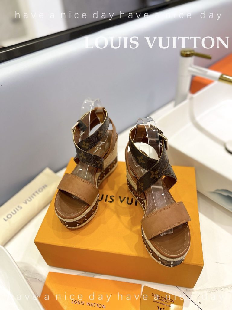 LouisVuitton　ルイヴィトン　ウェッジソール　サンダル　　厚底スリッパ　モノグラム　レディース　2色 - 画像 4