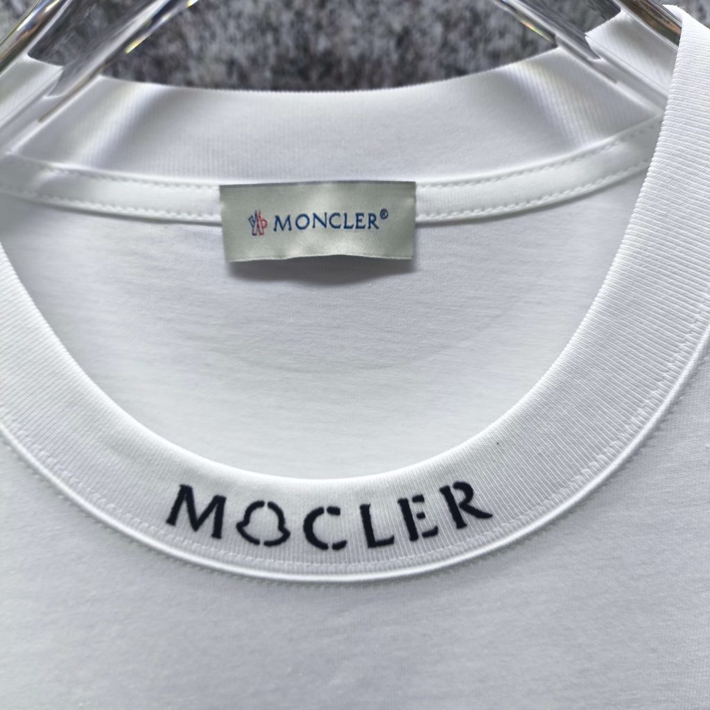 モンクレール　MONCLER　半袖シャツ　オシャレTシャツ　クルーネックシャツ　ブラック/ホワイト　男女兼用　カップルシャツ　 T-shirt　2色 - 画像 4