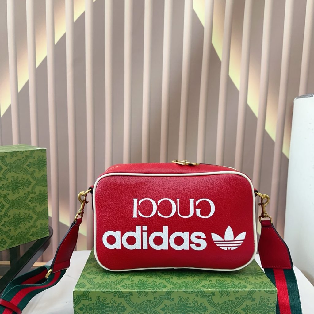 グッチ x アディダス　Gucci x adidas　ロゴ　小型ショルダーバッグ　コラボバック - 画像 4