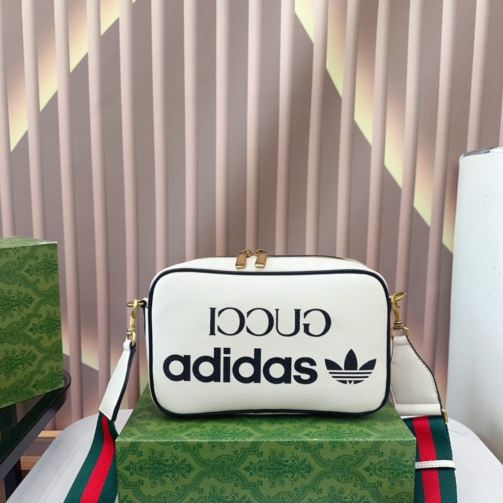 グッチ x アディダス　Gucci x adidas　ロゴ　小型ショルダーバッグ　コラボバック - 画像 3