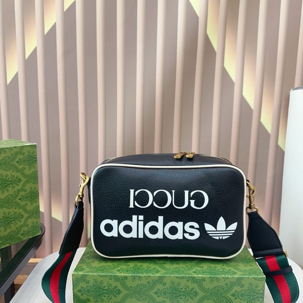 グッチ x アディダス　Gucci x adidas　ロゴ　小型ショルダーバッグ　コラボバック - 画像 2