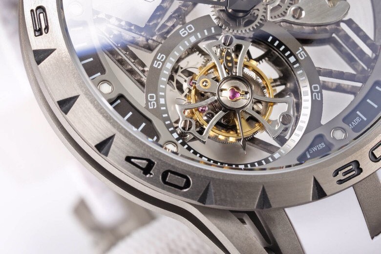ROGER DUBUIS ロジェデュビュー 腕時計 メンズ 一体型トゥールビヨン チタン製 ブラック - 画像 3