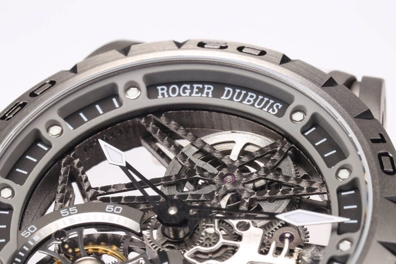 ROGER DUBUIS ロジェデュビュー 腕時計 メンズ 一体型トゥールビヨン チタン製 ブラック - 画像 6